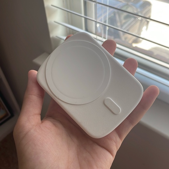 MagSafe Wireless Charger - Picture 1 of 4